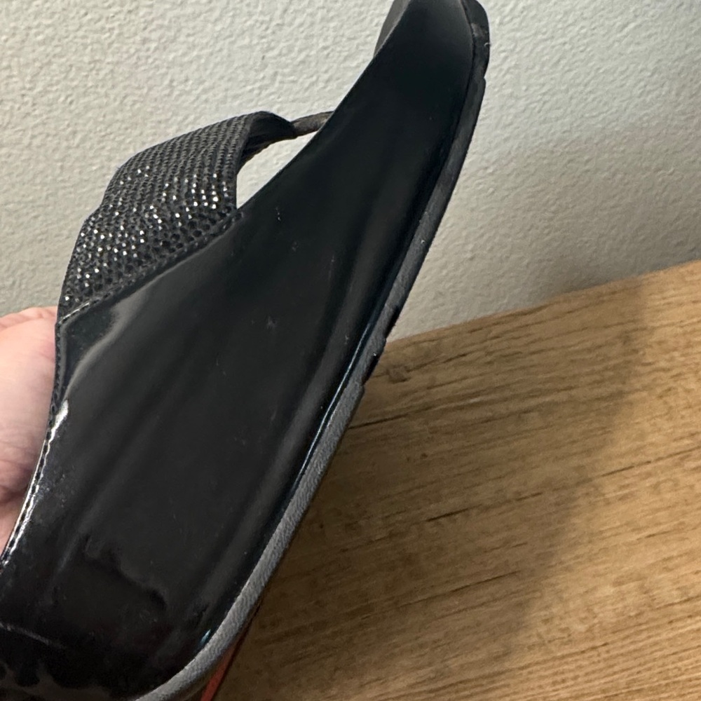 FitFlop Black Beaded Women's Sandals - Picture 14 of 16